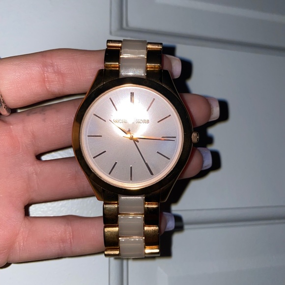 Michael Kors Watch - Picture 2 of 4